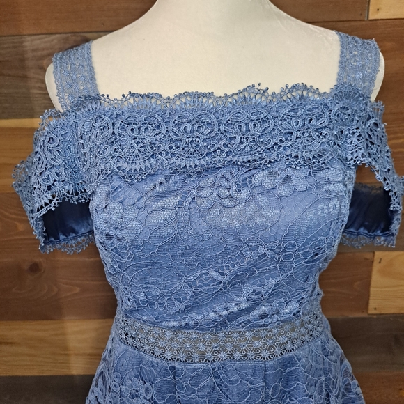 Francesca's lace off shoulder dress - Picture 3 of 12